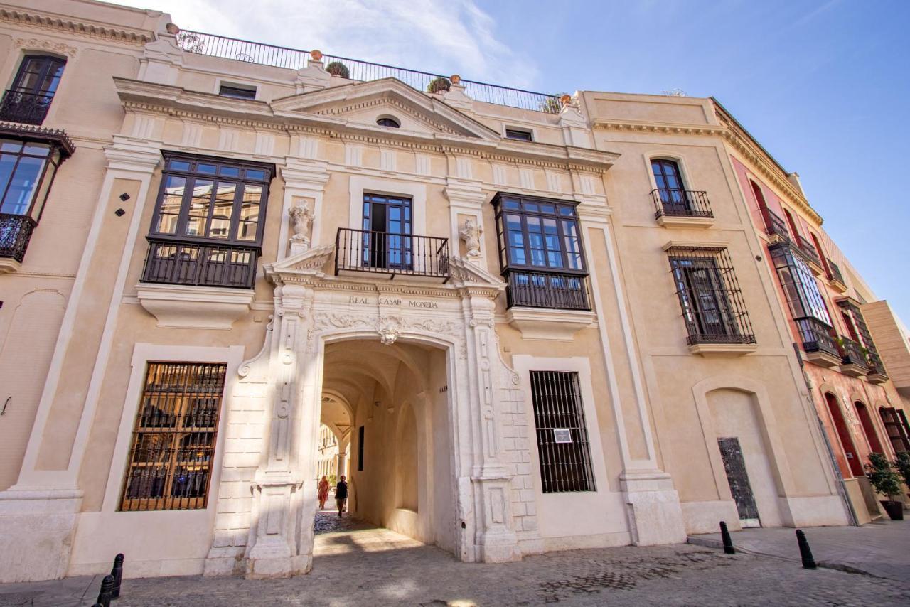 Real Casa De La Moneda Deluxe Apartments Seville Exterior photo